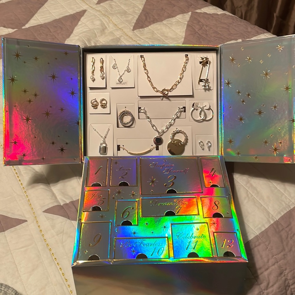 Jewelry Advent Calender for any age! 12 different squares of beautiful jewelry.